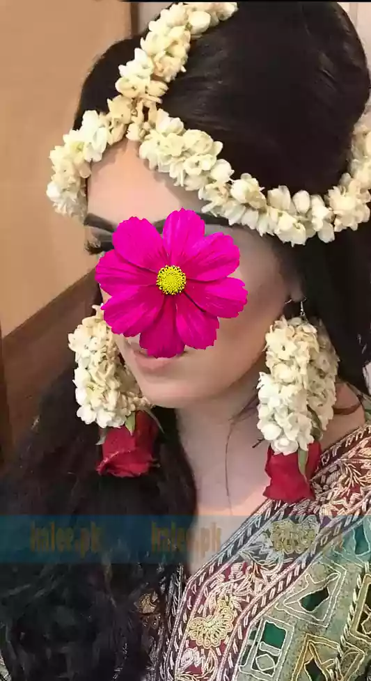 Image displaying red rose earrings accompanied by a jasmine forehead strip