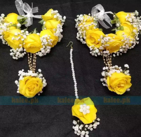 Image displaying a Bindya and Kangan adorned with baby breath and yellow rose flower motifs