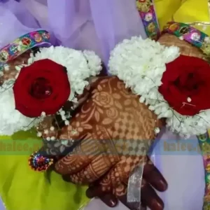 Red Roses & White Daisy With Baby Breath Bridal Kangan