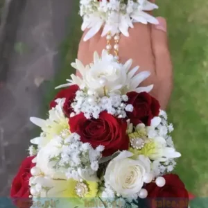 Red & White Flowers With White Daisy & Baby Breath Bridal Kangan