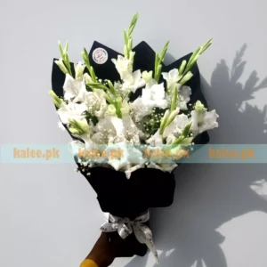 Bouquet with white glade flowers and baby's breath, elegantly wrapped in decorative paper and finished with a satin ribbon.