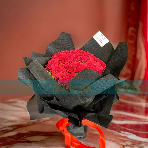 A sophisticated bouquet with English red roses.