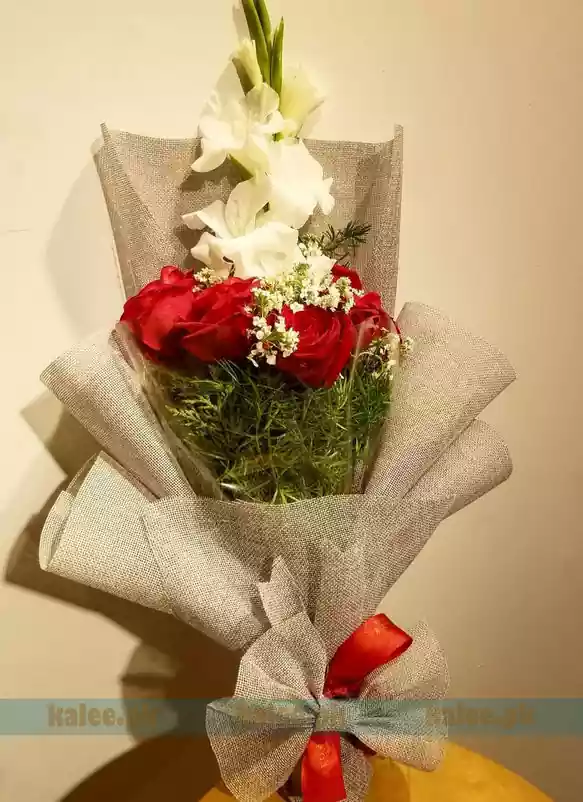 White Glade & Red Rose Flowers Bouquet With Baby Bud