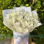 White Rose Flowers Box With Baby Bud