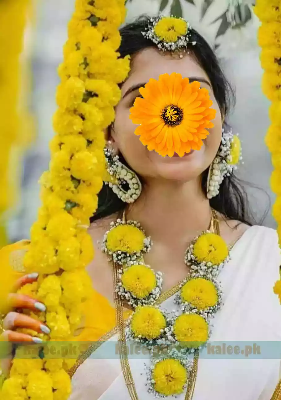Image displaying a jewelry set featuring yellow daisy motifs accentuated with baby breath details