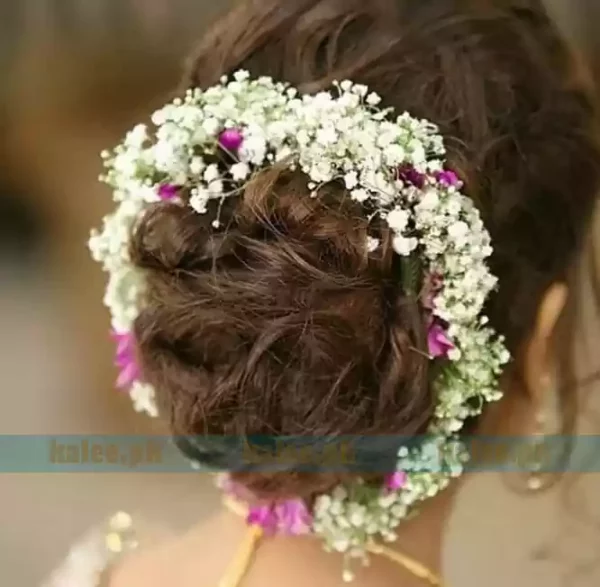 Round hair jura with baby's breath flowers