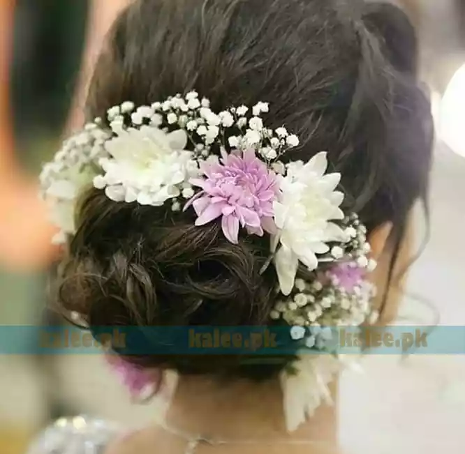 Hair jura with purple and white daisies and baby breath