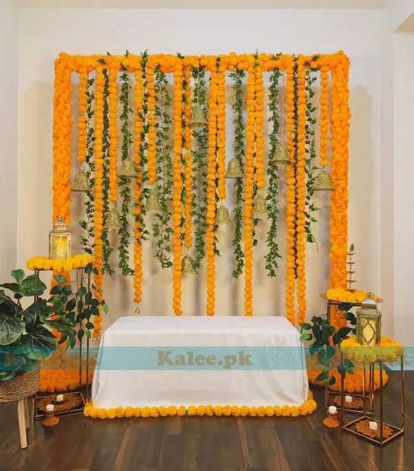 Image of a wedding stage decorated by Kalee.pk