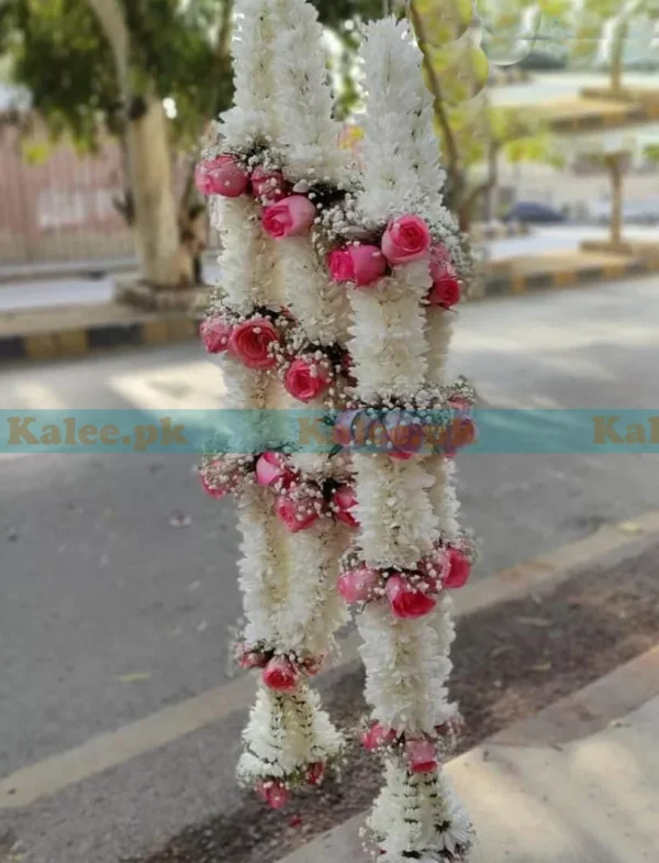 Couple's garland haar/mala with white daisy, pink rose, and baby's breath