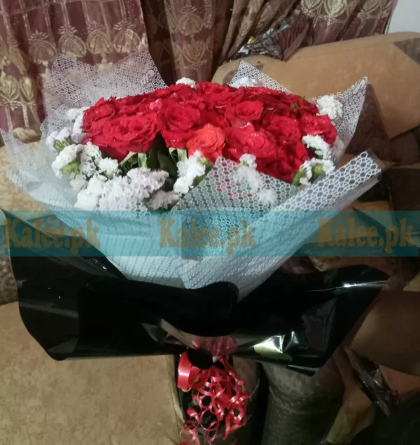 Chic Bouquet of English Red Roses and Statice Flowers