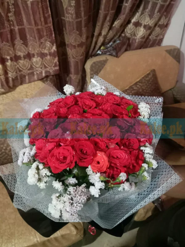 Stylish Bouquet of English Red Roses and Statice Flowers