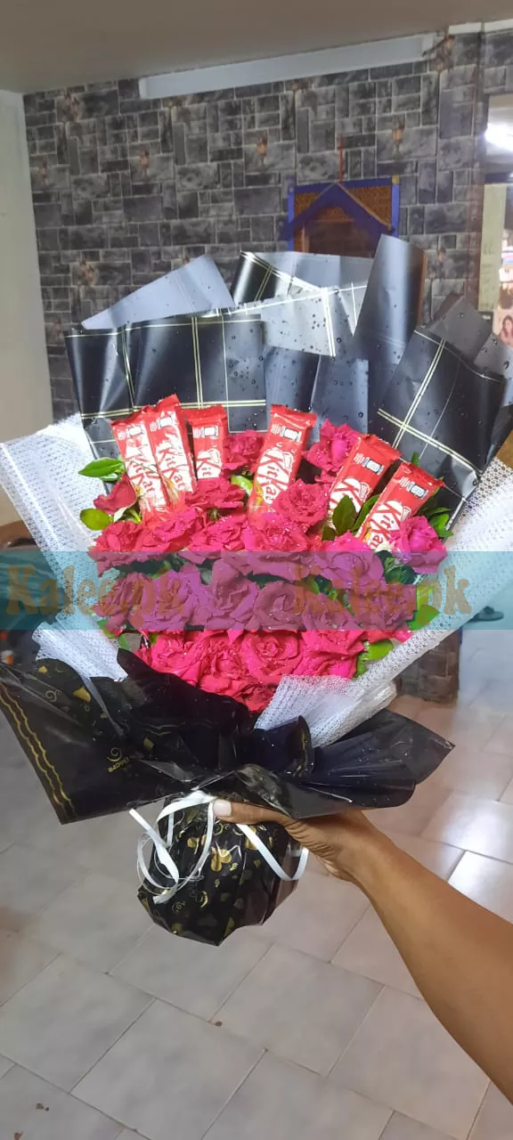 Bouquet of English Red Roses and KitKat Chocolates