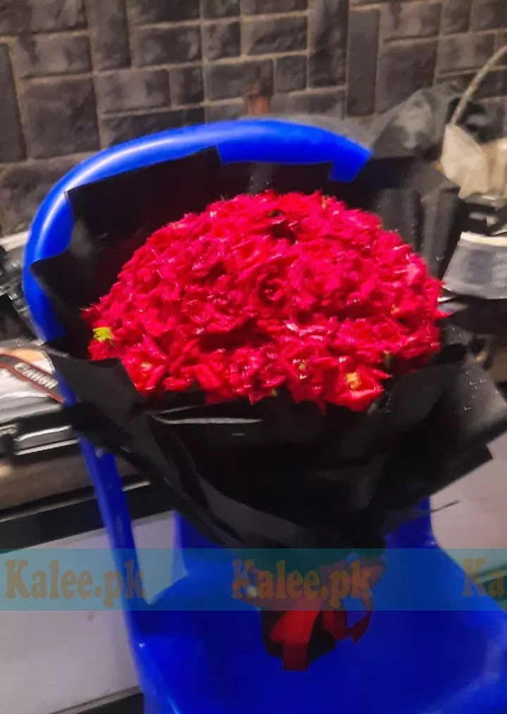 Bouquet of 150 English Red Roses in Decent Style