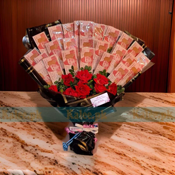 A bouquet with 100 Rs cash notes and red roses.