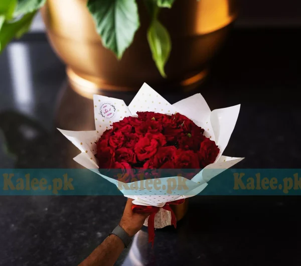 Round Bouquet With Red Rose Flowers