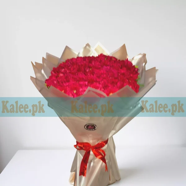 100 English Red Roses Round Shaped Bouquet