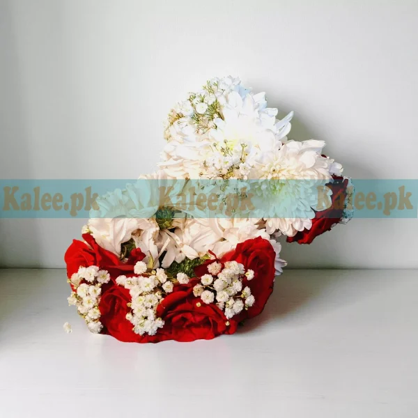 Roses Gajray With Baby's Breath & Chrysanthemum