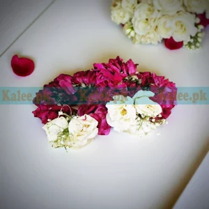 Gulaab Gajray With English White Roses & Baby's Breath