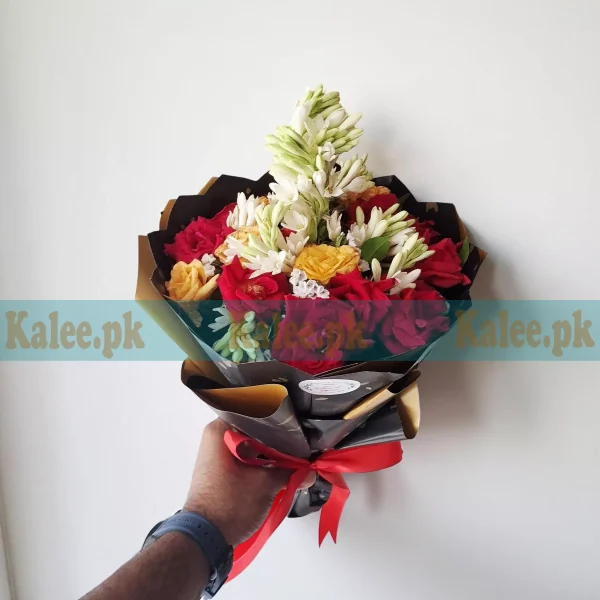 Round Shaped Mixed Flowers Bouquet