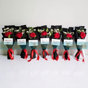 Pack of 7 Single Rose Bouquet With Statice