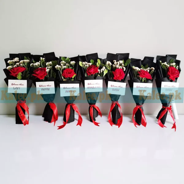 Pack of 7 Single Rose Bouquet With Statice