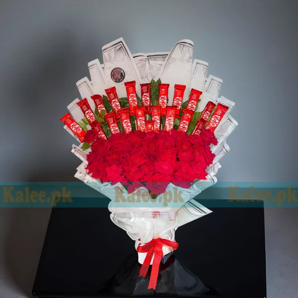 KitKat Chocolates Bouquet With Red Roses