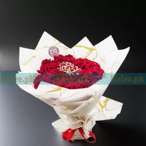 Rose Flowers Round Bouquet With Baby's Breath