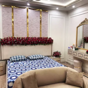 Classic Bridal Room Decor With Roses & Baby's Breath