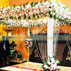 Mixed Glades And Rose Flowers Bridal Room